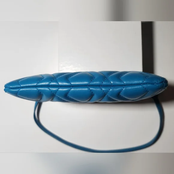 Miu Miu Pochette. Super puffy. - Picture 3 of 16